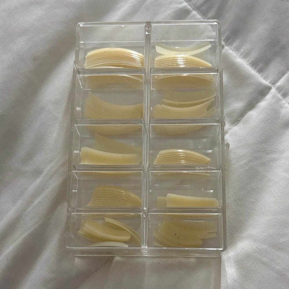 Clear Organizer with Cream Nail Tips